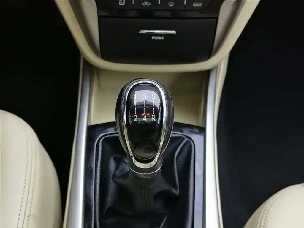 CHANGAN EADO 2015