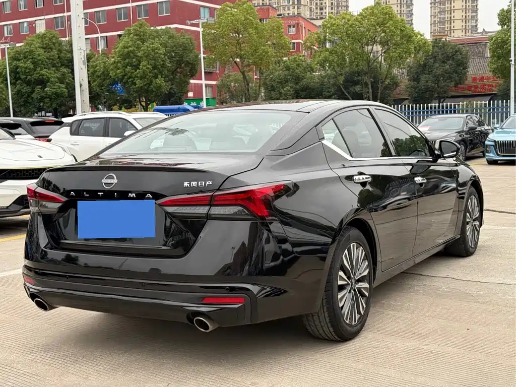 NISSAN TEANA 2023