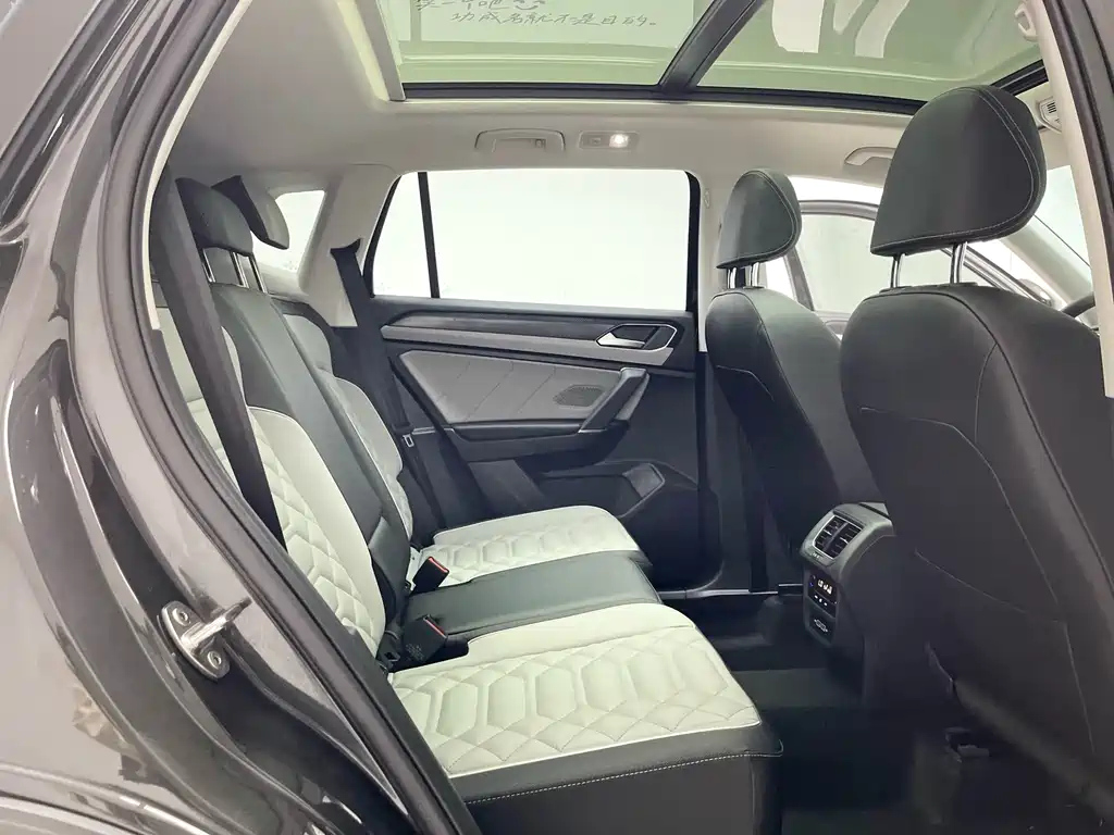 VOLKSWAGEN TAYRON 2025