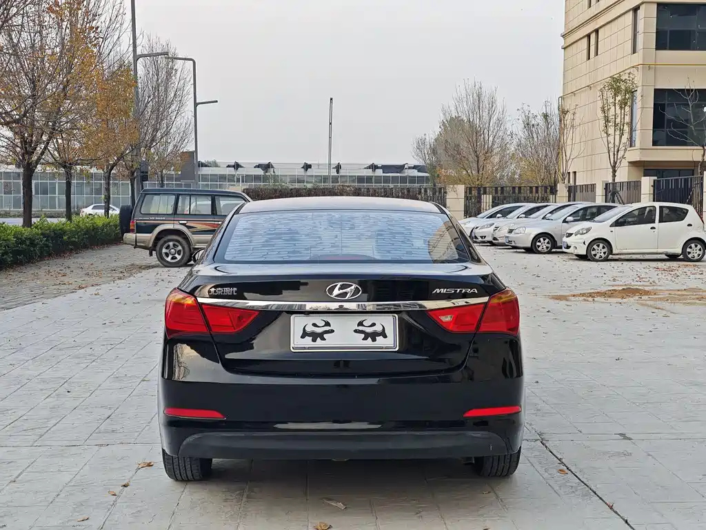 HYUNDAI MISTRA 2014