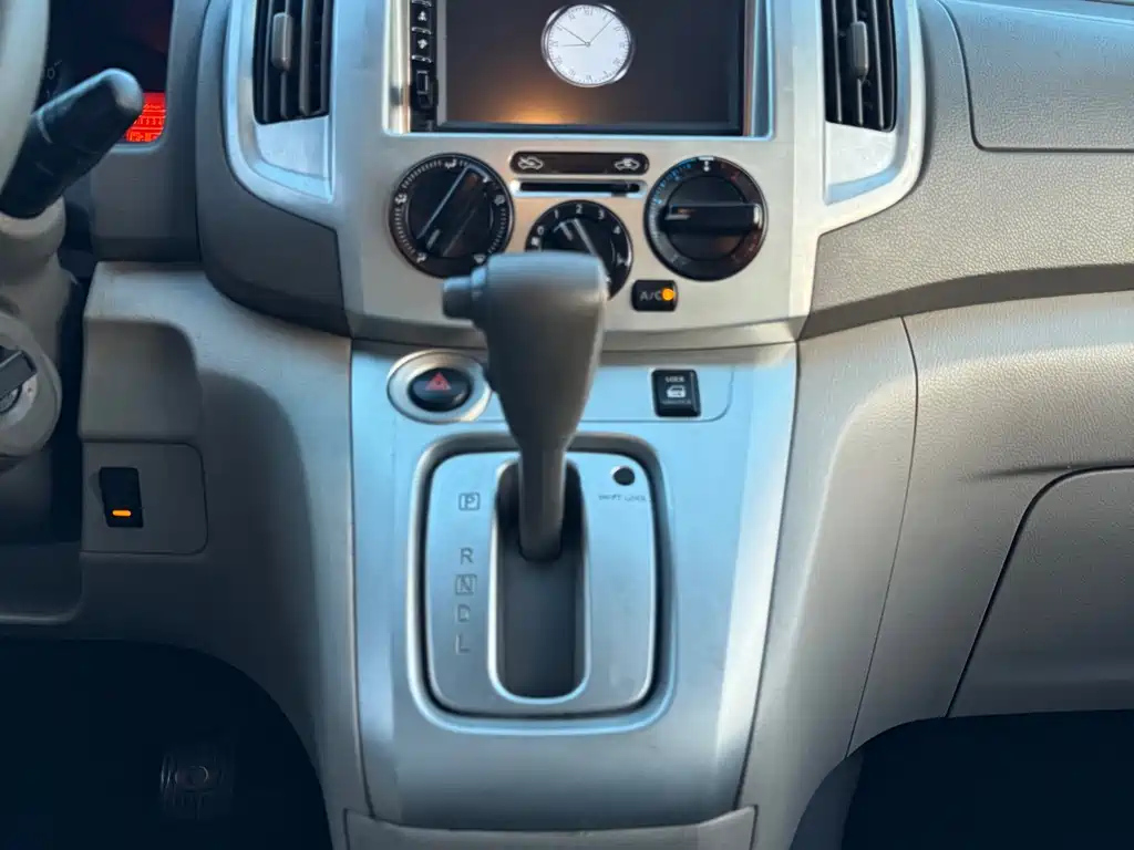 NISSAN NV200 2018
