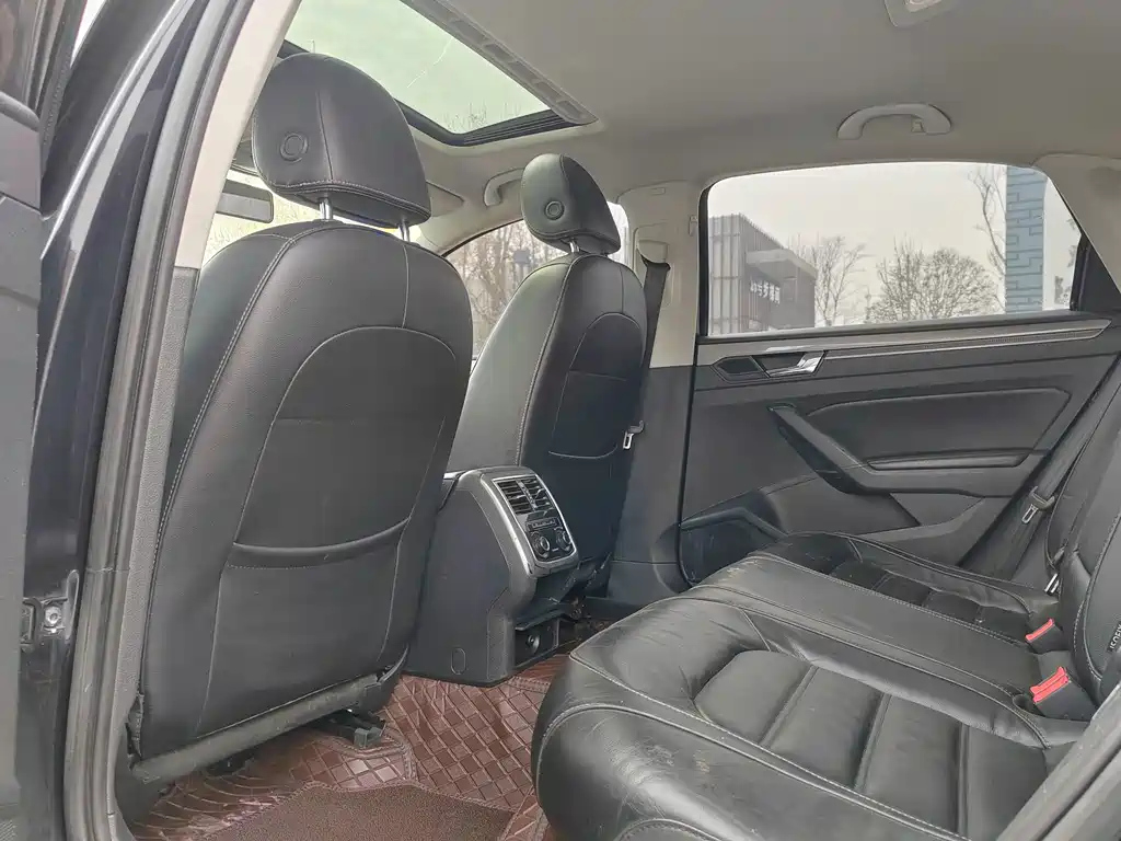 VOLKSWAGEN PASSAT 2018