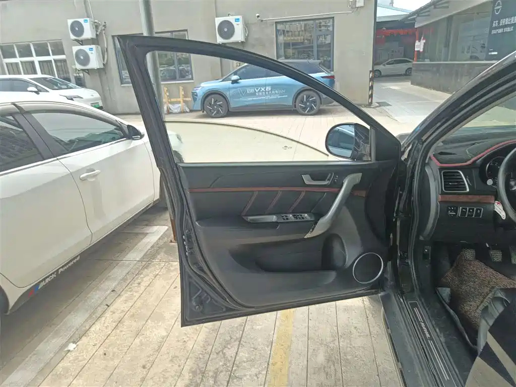 HAVAL H6 2015