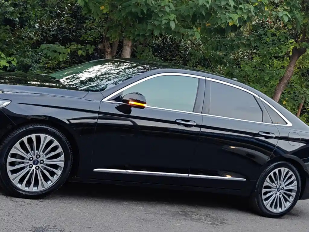 FORD TAURUS 2019