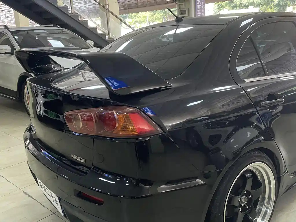 MITSUBISHI LANCER EX 2010