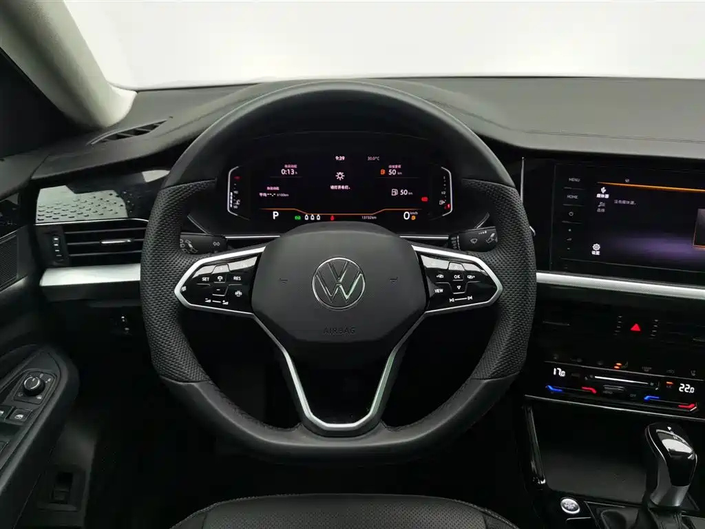 VOLKSWAGEN PASSAT 2024