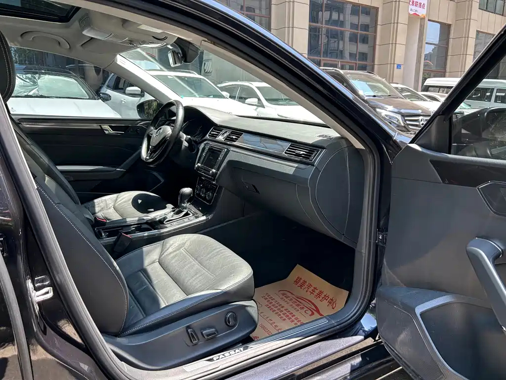 VOLKSWAGEN PASSAT 2017