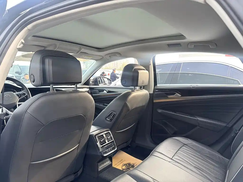 VOLKSWAGEN PASSAT 2022