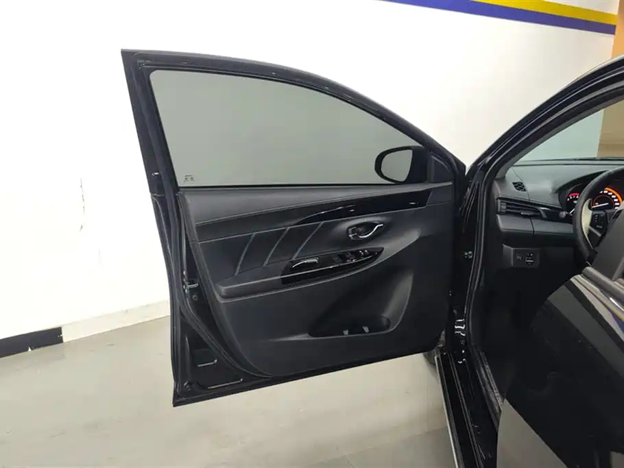 TOYOTA YARIS L DAZZLING 2023