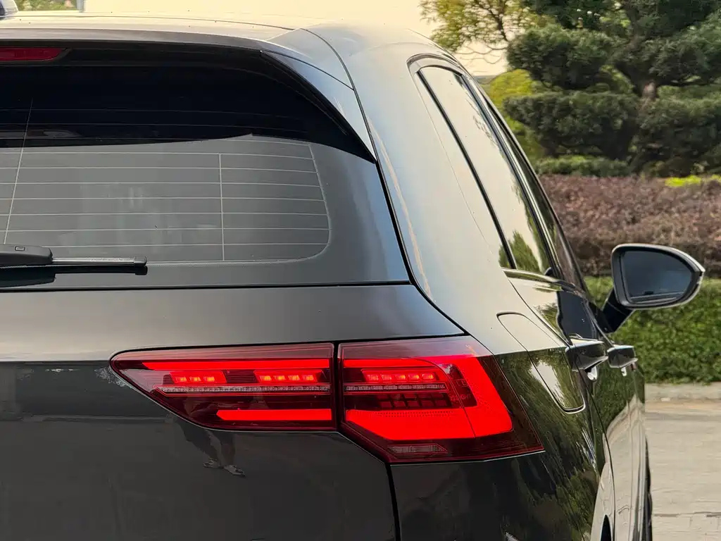 VOLKSWAGEN GOLF GTI 2023