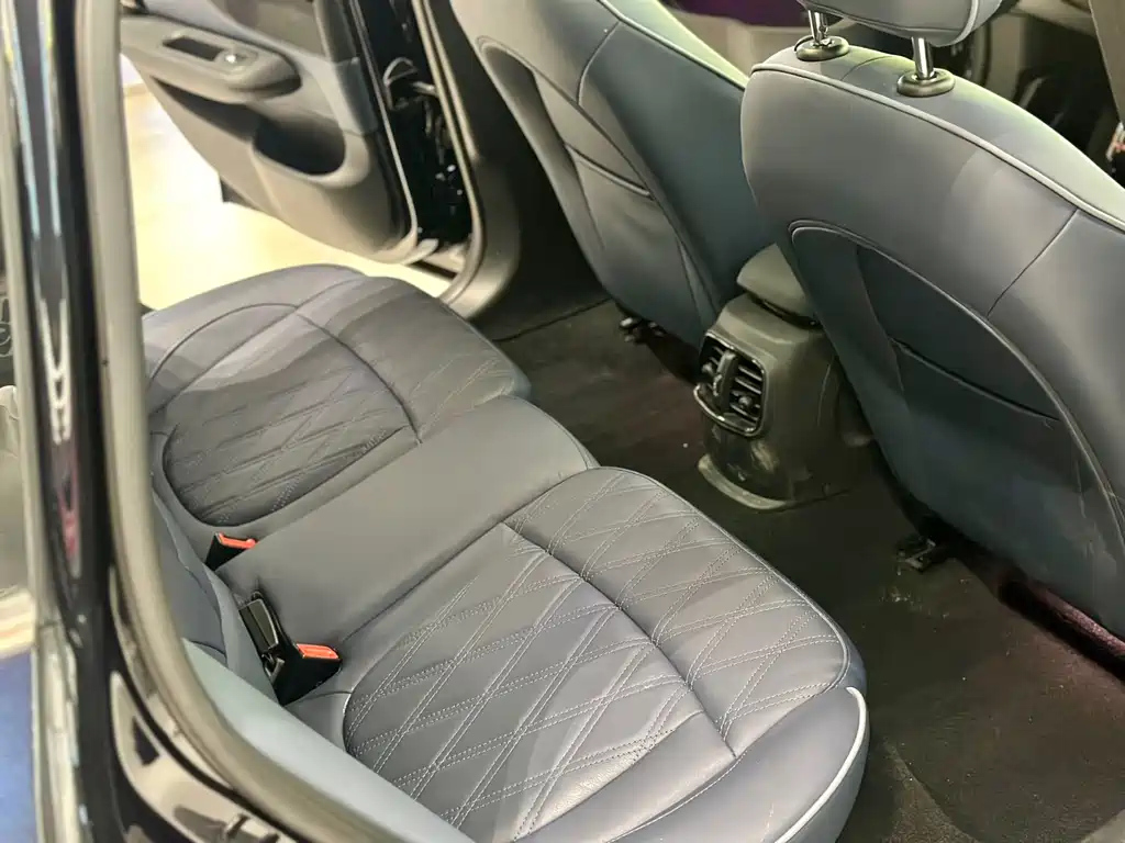 MINI CLUBMAN 2023