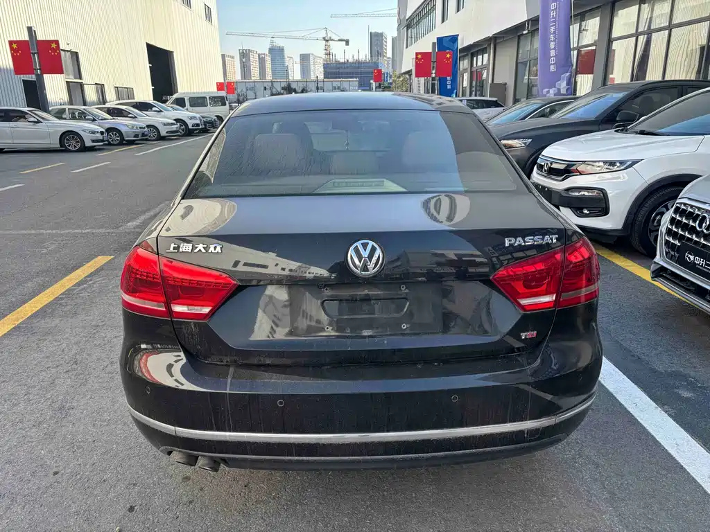 VOLKSWAGEN PASSAT 2014
