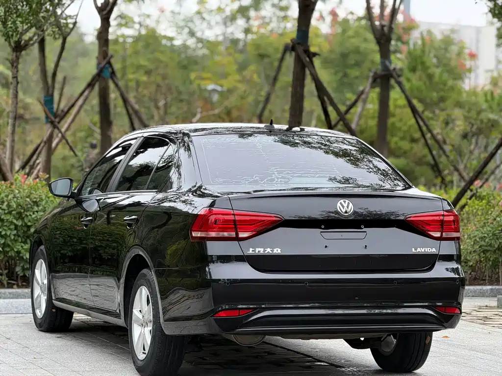 VOLKSWAGEN LAVIDA 2020