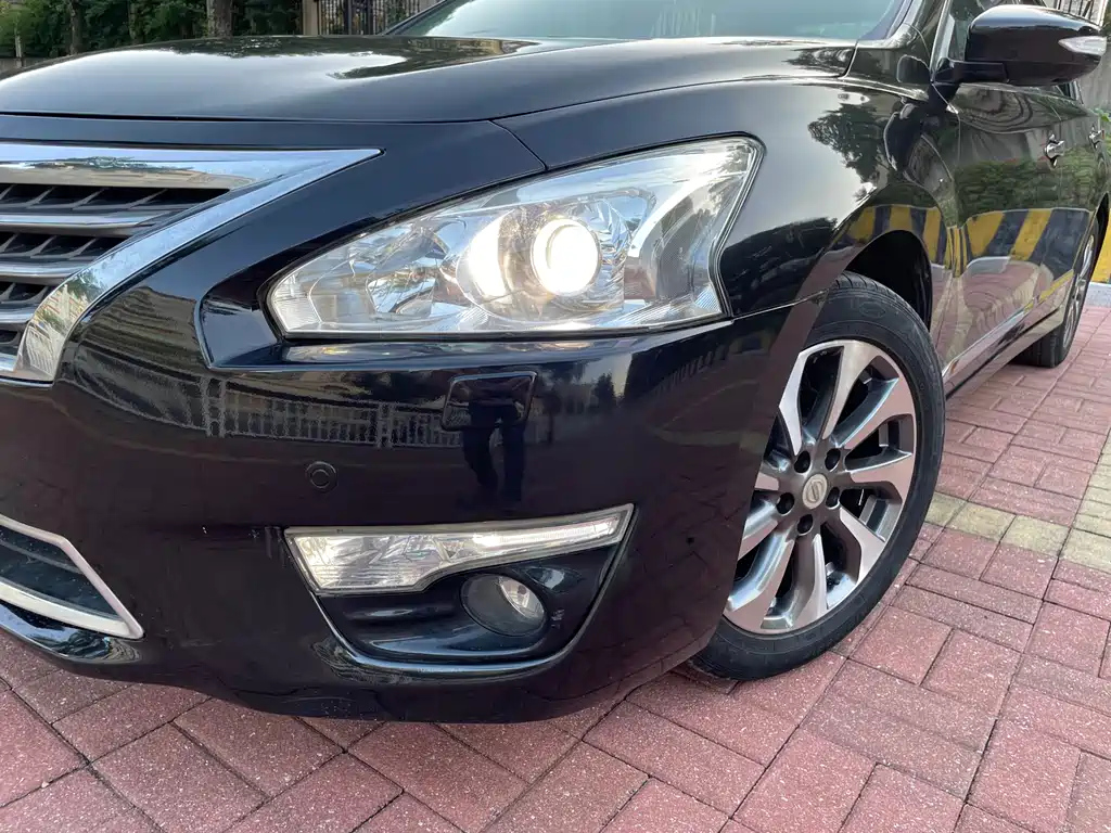 NISSAN TEANA 2015