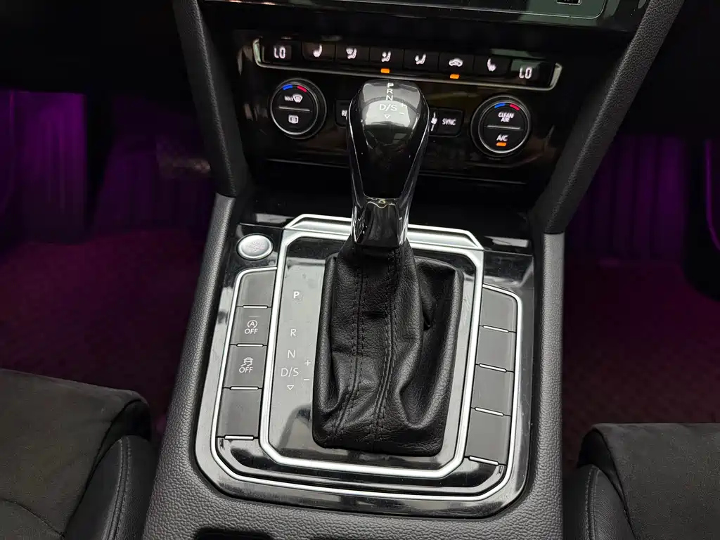 VOLKSWAGEN MAGOTAN 2018