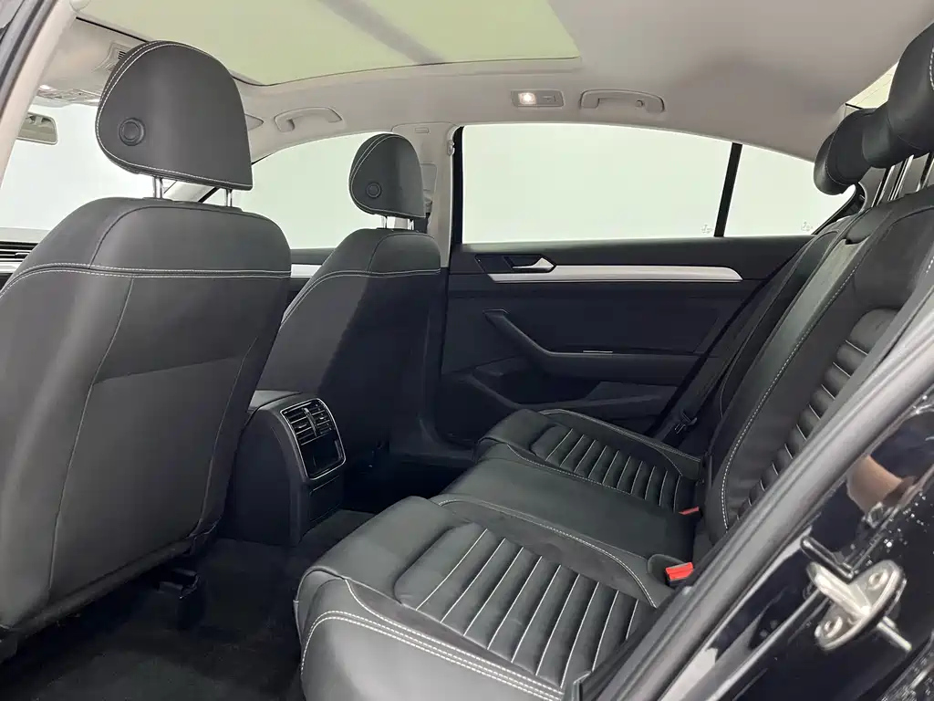 VOLKSWAGEN MAGOTAN 2020