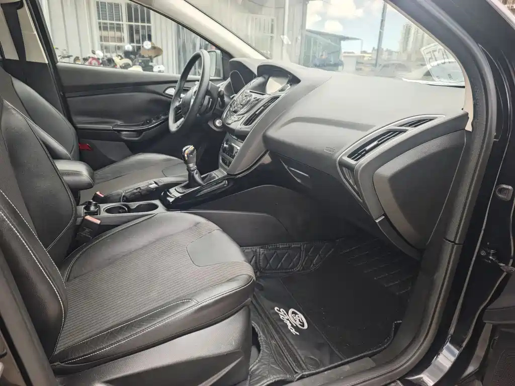 FORD FOCUS 2012