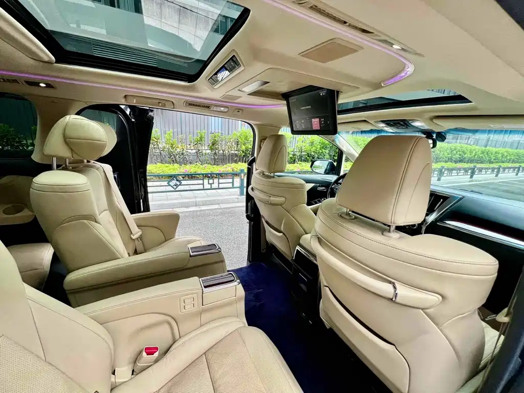 TOYOTA ALPHARD 2015