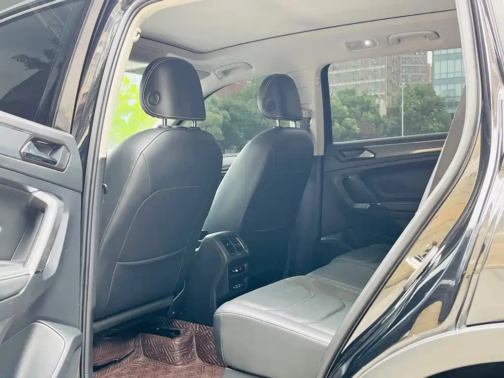 VOLKSWAGEN TIGUAN L 2021