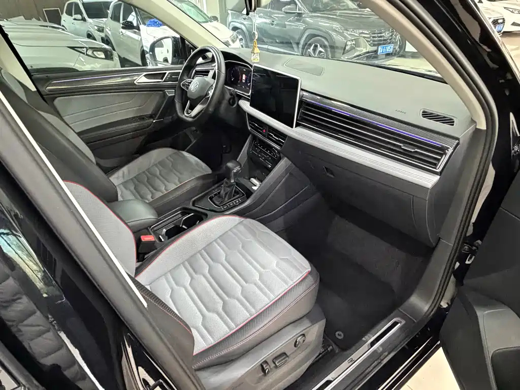 VOLKSWAGEN TIGUAN L 2021