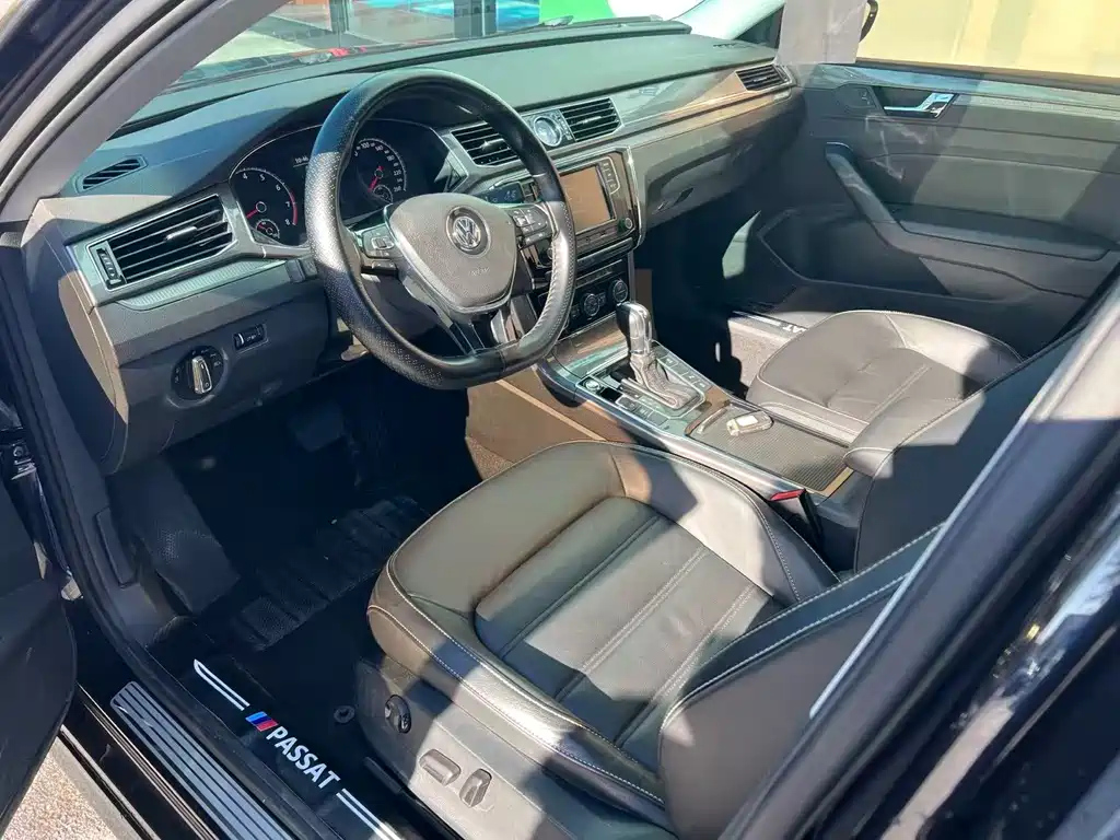 VOLKSWAGEN PASSAT 2019