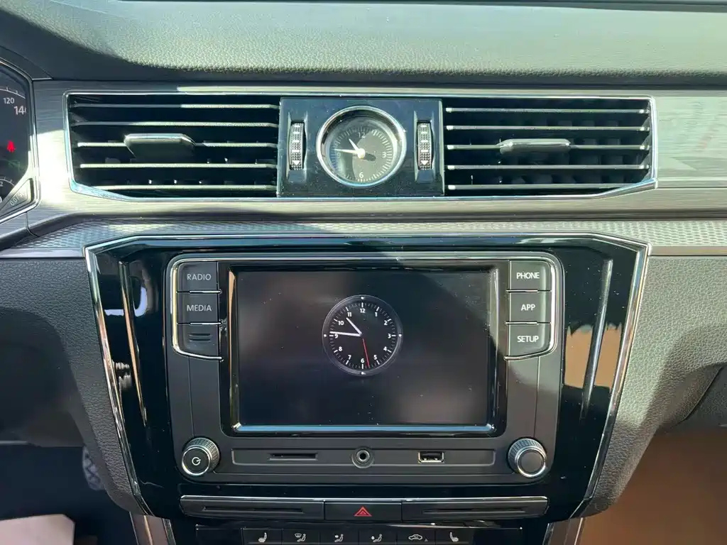 VOLKSWAGEN PASSAT 2019