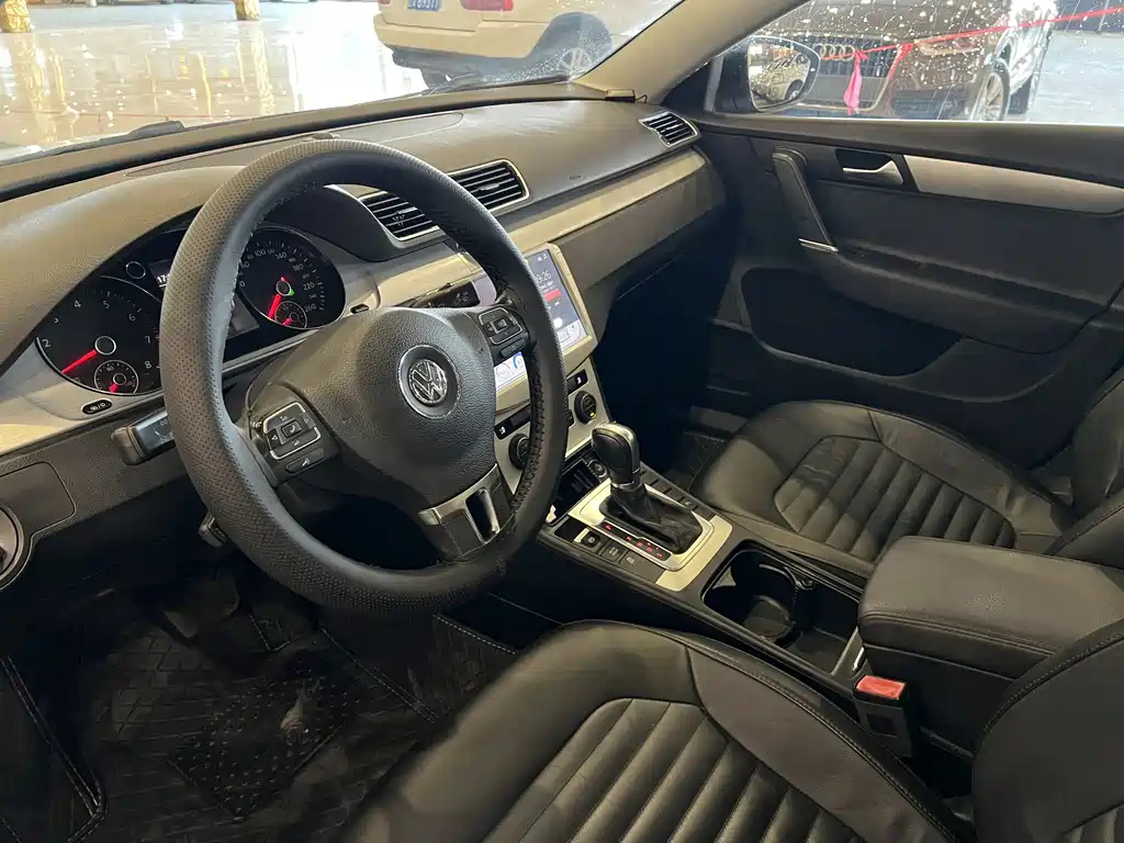 VOLKSWAGEN MAGOTAN 2015