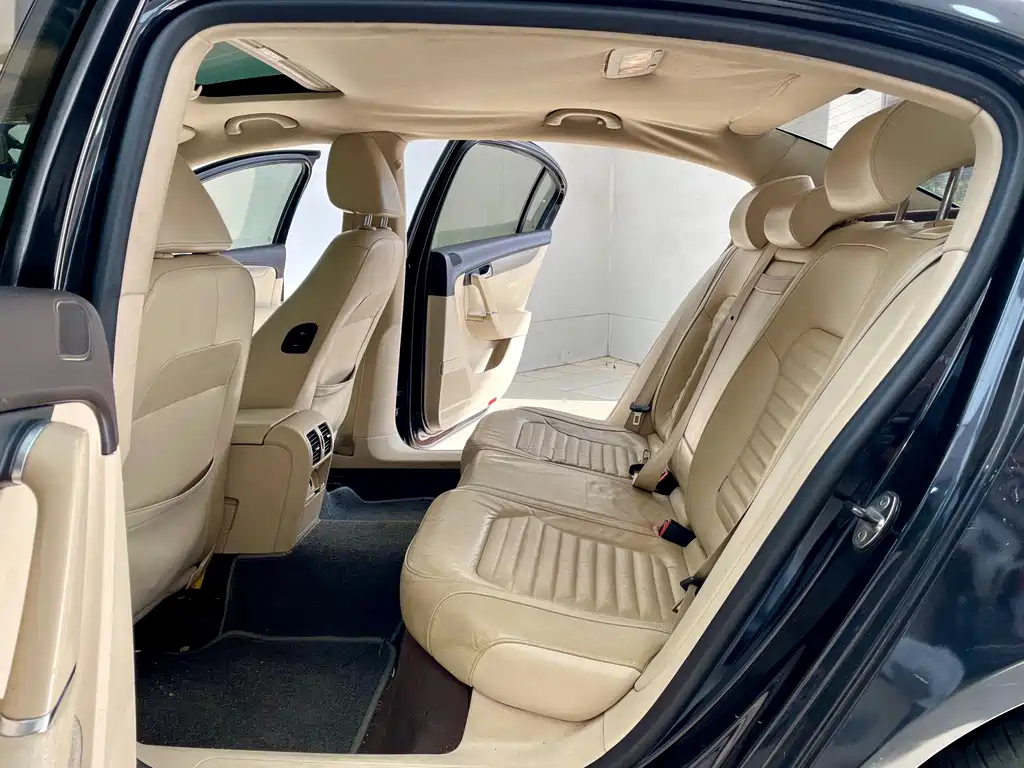 VOLKSWAGEN MAGOTAN 2012