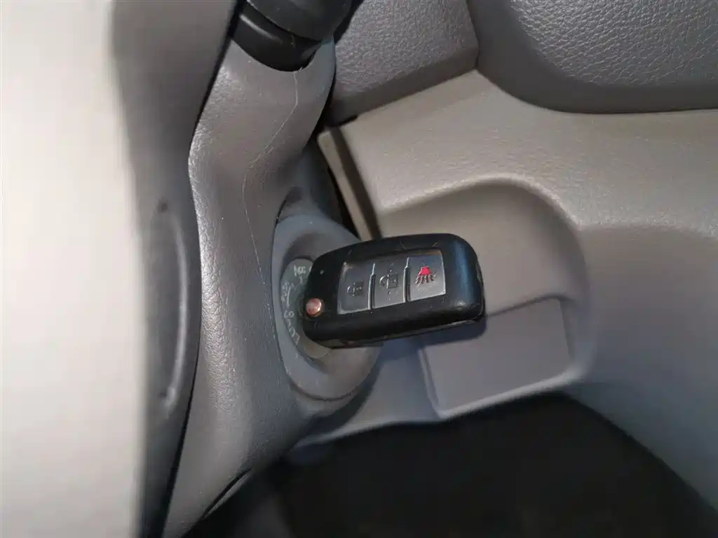 NISSAN NV200 2019