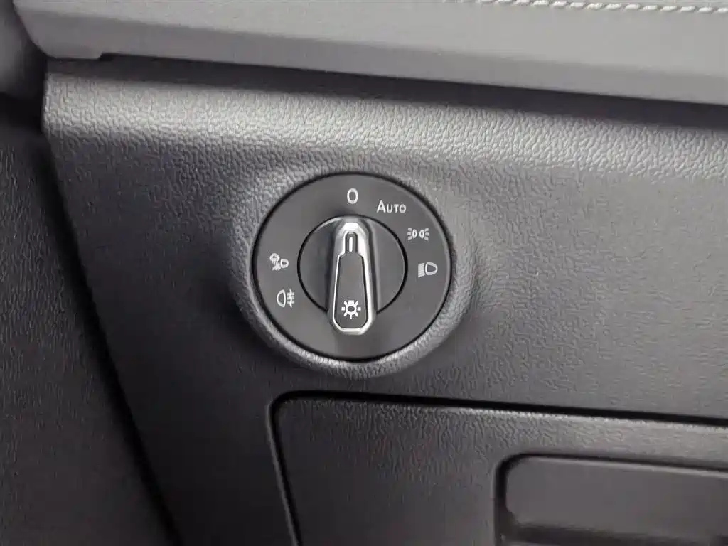 VOLKSWAGEN SAGITAR 2023
