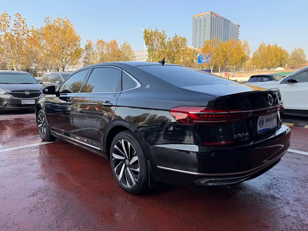 VOLKSWAGEN PASSAT 2023