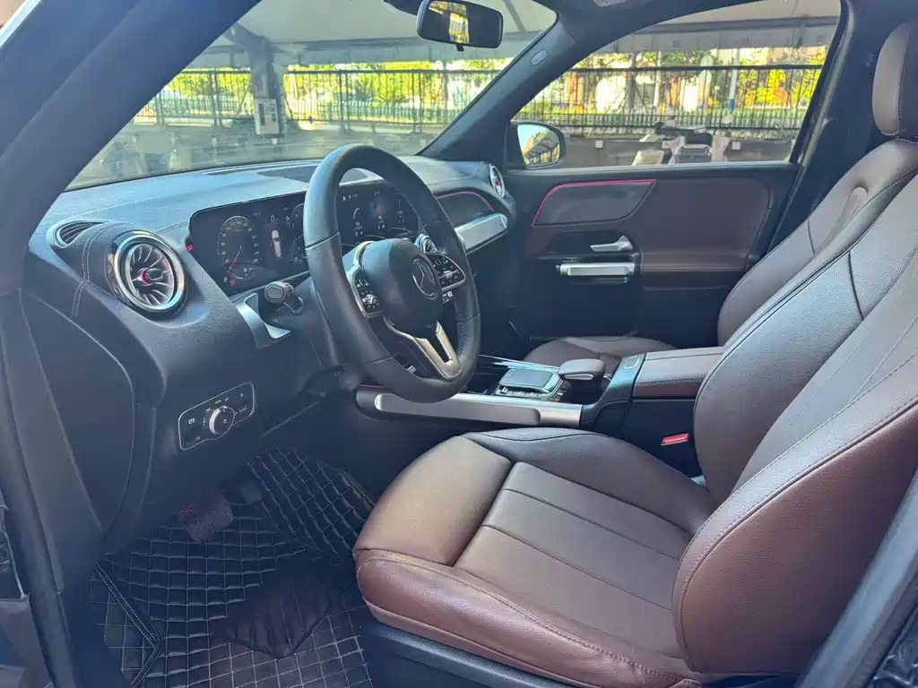 MERCEDES BENZ GLB 2023