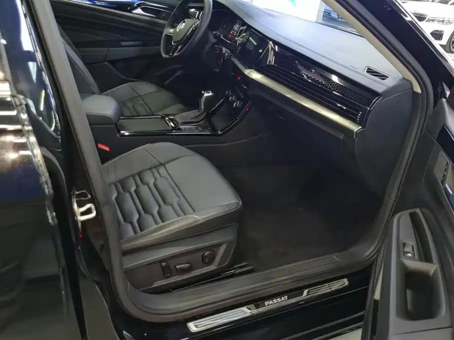 VOLKSWAGEN PASSAT 2020