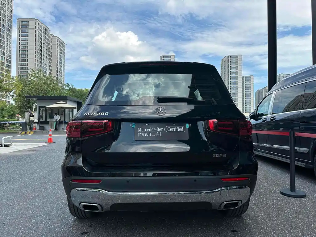 MERCEDES BENZ GLB 2023