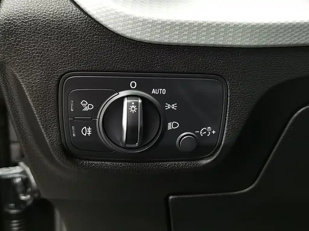 AUDI Q2L 2019