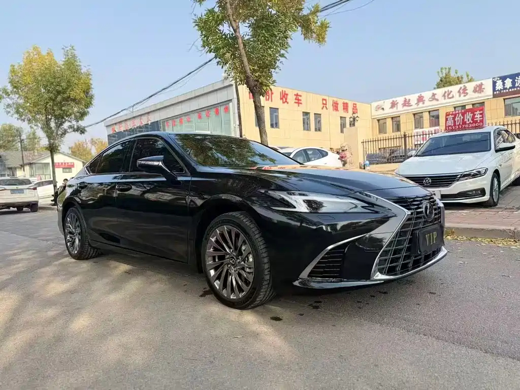 LEXUS ES 2025