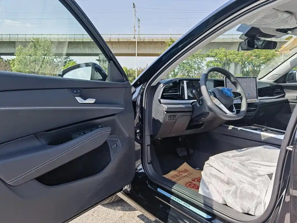 VOLKSWAGEN PASSAT 2025