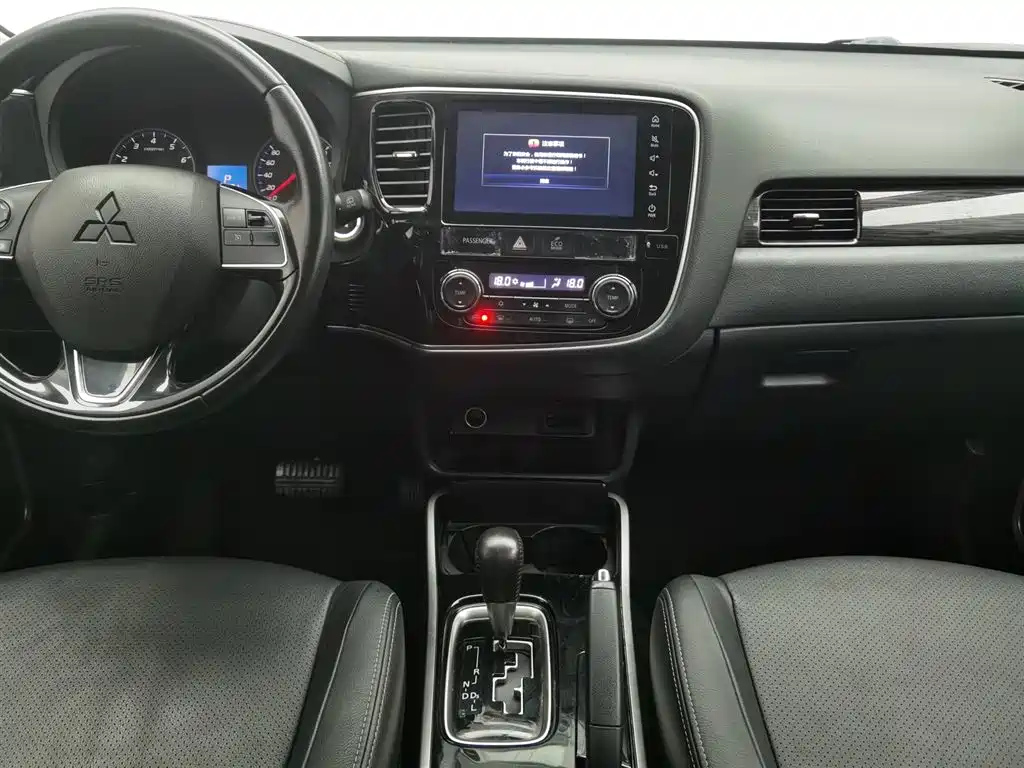 MITSUBISHI OUTLANDER 2018