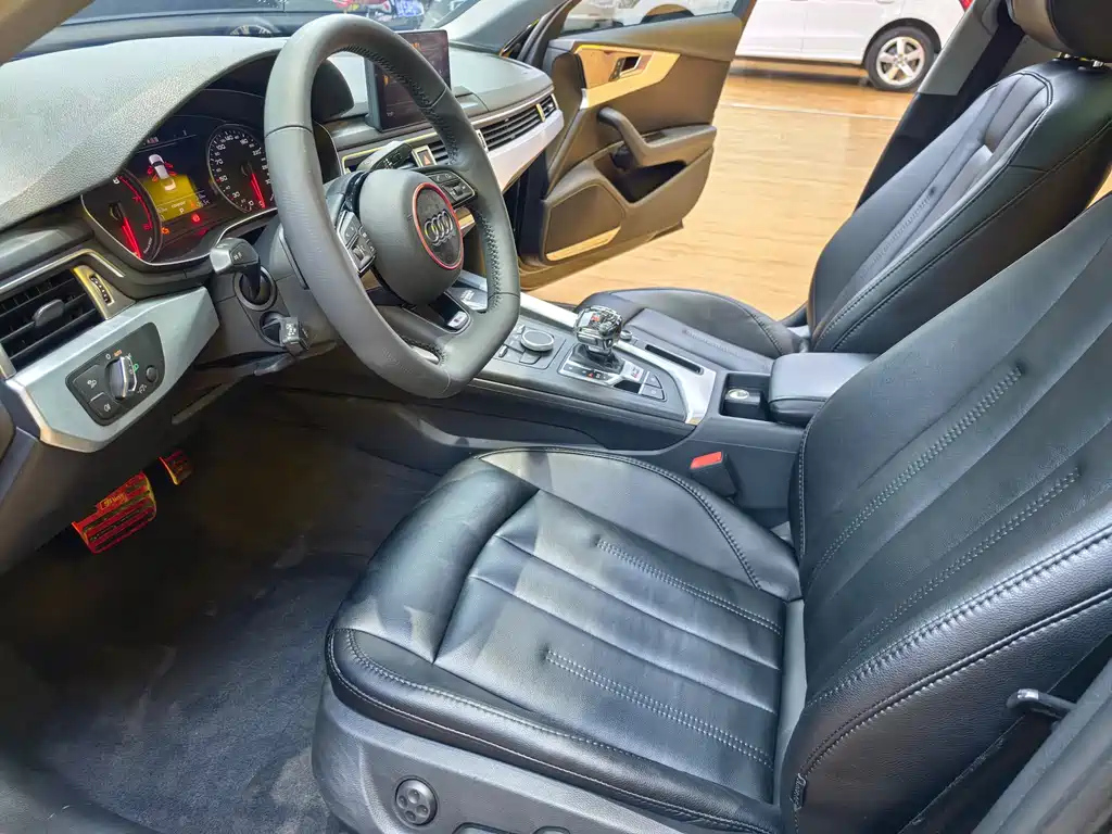 AUDI A4L 2019