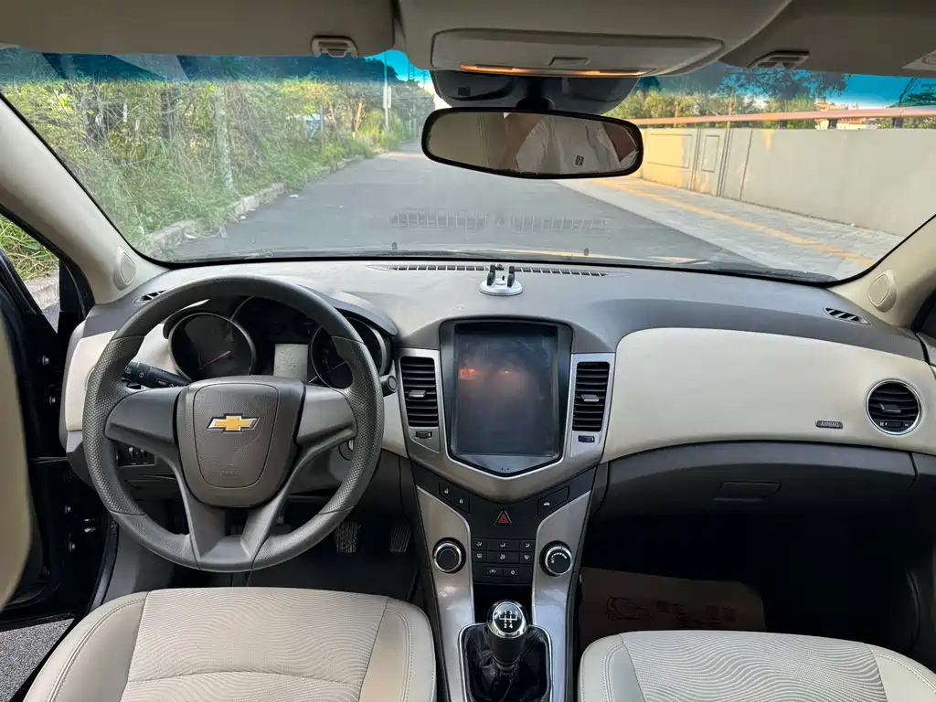 CHEVROLET CRUZE 2015