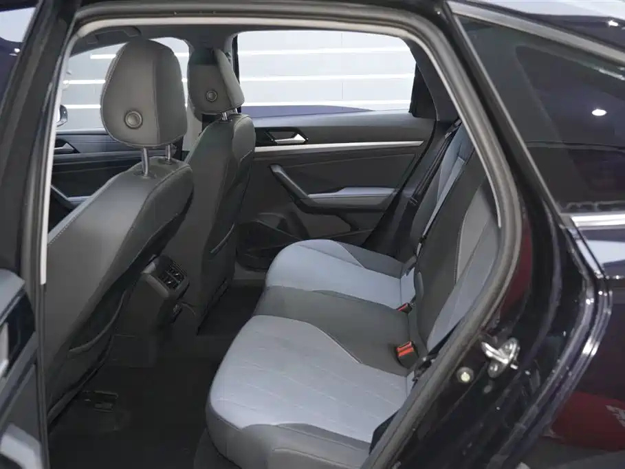 VOLKSWAGEN LAVIDA 2023