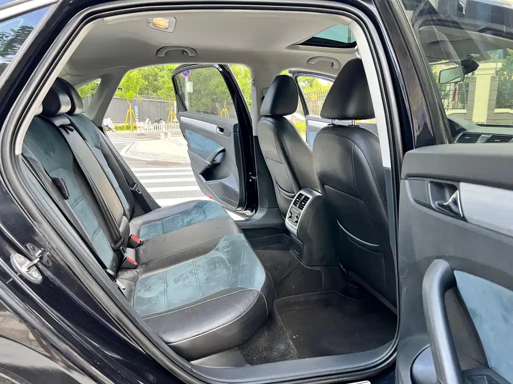 VOLKSWAGEN PASSAT 2014