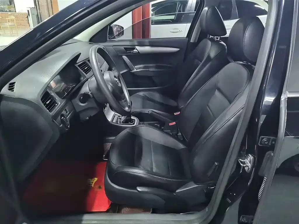 VOLKSWAGEN LAVIDA 2013