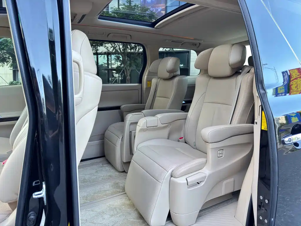 TOYOTA ALPHARD 2012