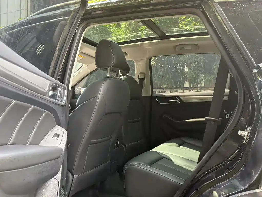 ROEWE RX5 NEW ENERGY 2017