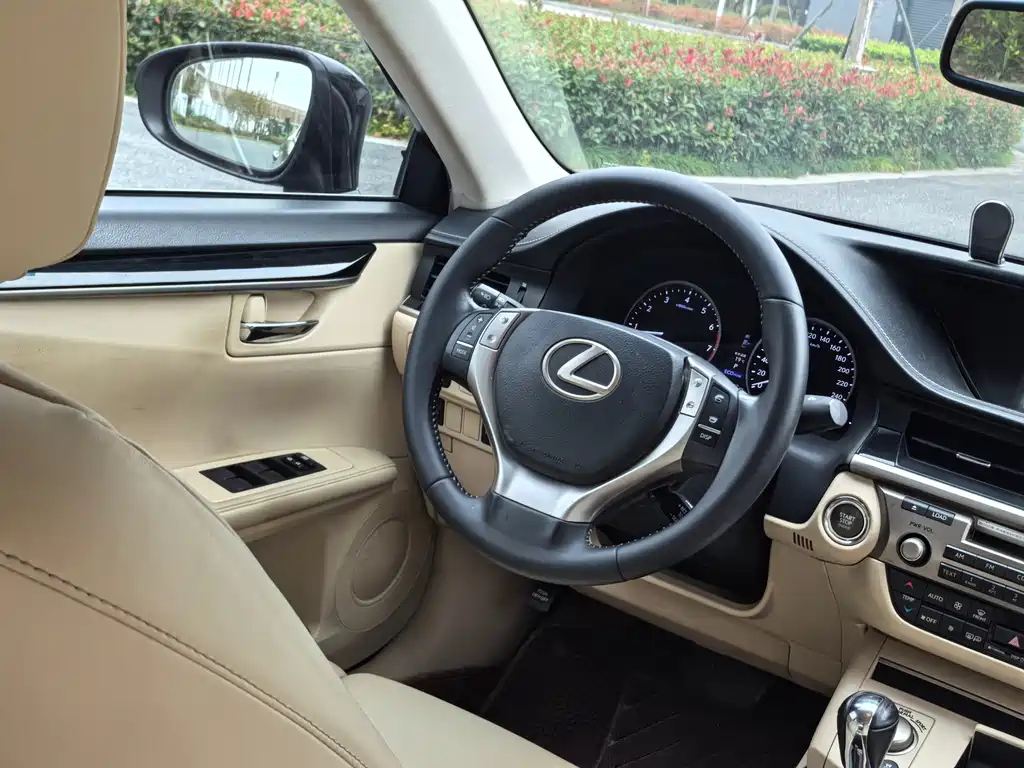 LEXUS ES 2013