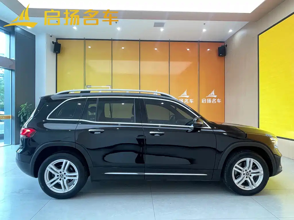 MERCEDES BENZ GLB 2023
