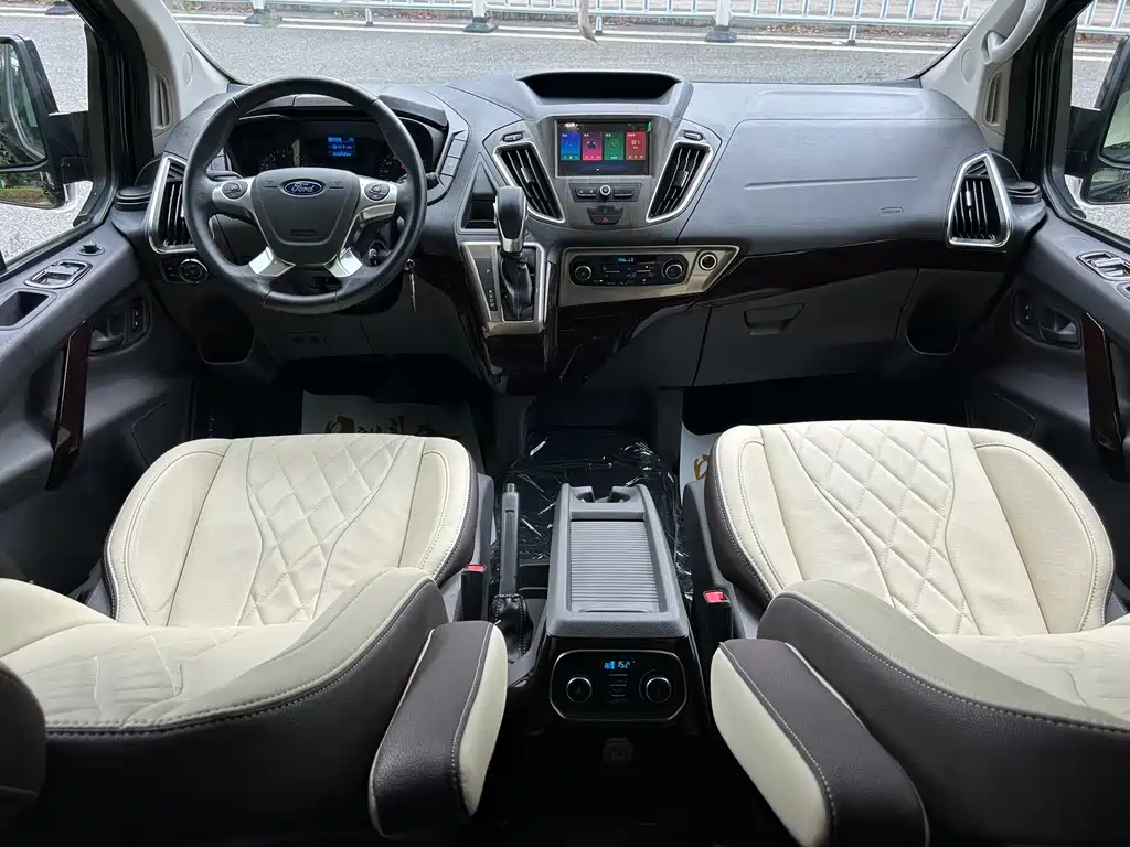 FORD TOUREO 2020