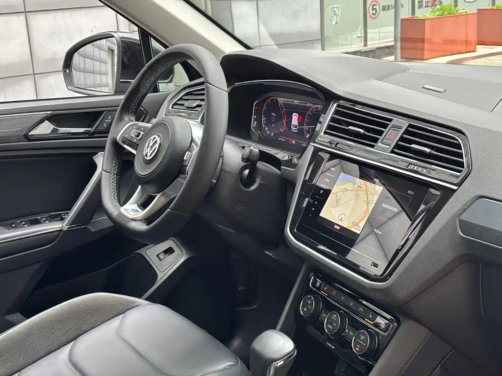 VOLKSWAGEN TIGUAN L 2021
