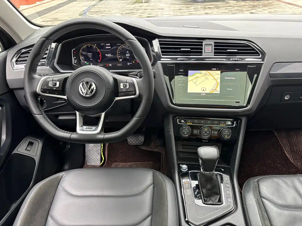 VOLKSWAGEN TIGUAN L 2021